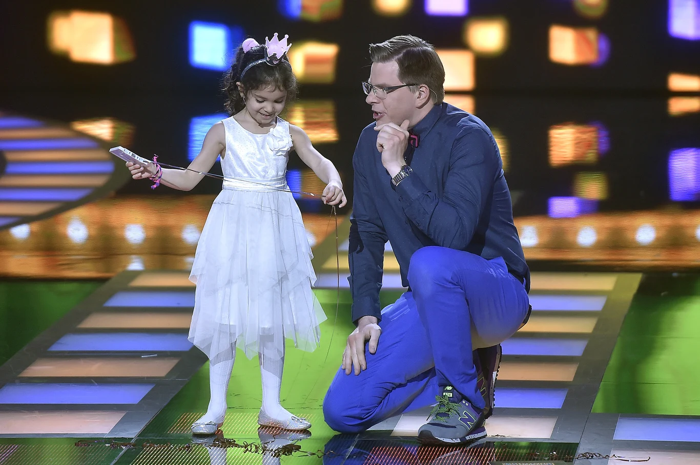 Filip kocha dzieci i pokazuje to na każdym kroki, nawet w pracy