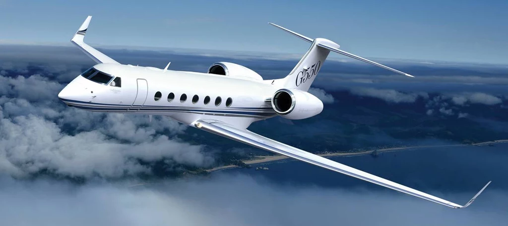 Gulfstream G-550. Jego producentem jest amerykańska firma Gulfstream Aerospace z grupy General Dynamics