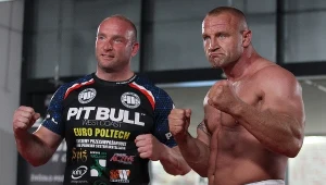 Mariusz Pudzianowski (z prawej) i Tyberiusz Kowalczyk wejdą do klatki tuż przed walką wieczoru