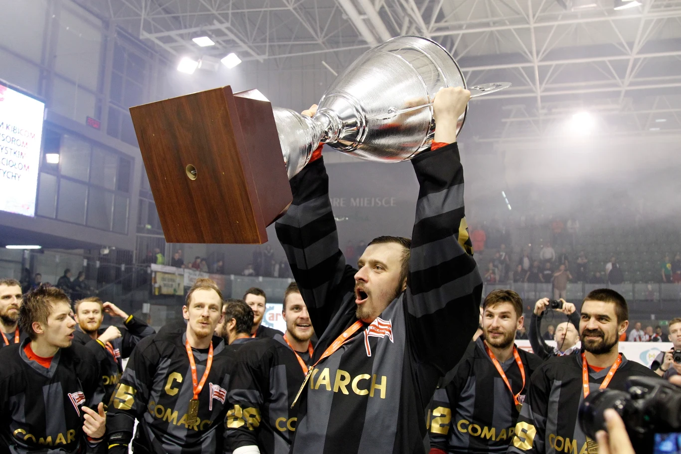 Tak hokeiści Cracovii świętowali mistrzostwo Polski Tak hokeiści Cracovii świętowali mistrzostwo Polski