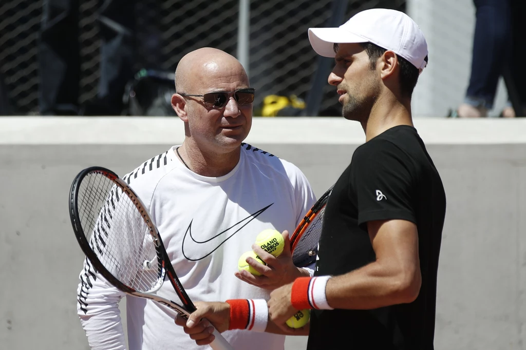 Andre Agassi (z lewej) doradza Novakowi Djokoviciowi Andre Agassi (z lewej) doradza Novakowi Djokoviciowi