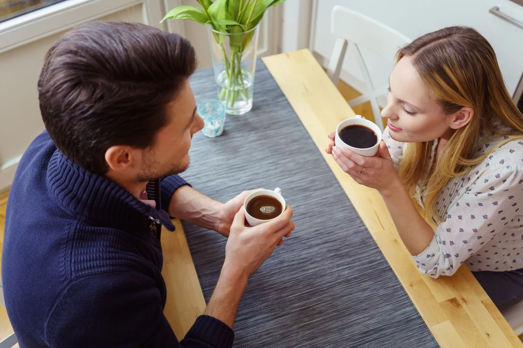 Poranną kawę najchętniej pije się w towarzystwie bliskiej osoby