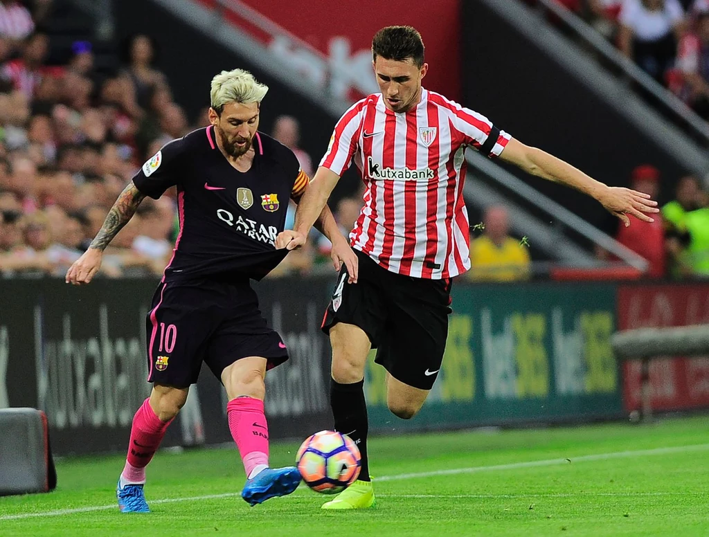 Aymeric Laporte w pojedynku z Leo Messim Aymeric Laporte w pojedynku z Leo Messim