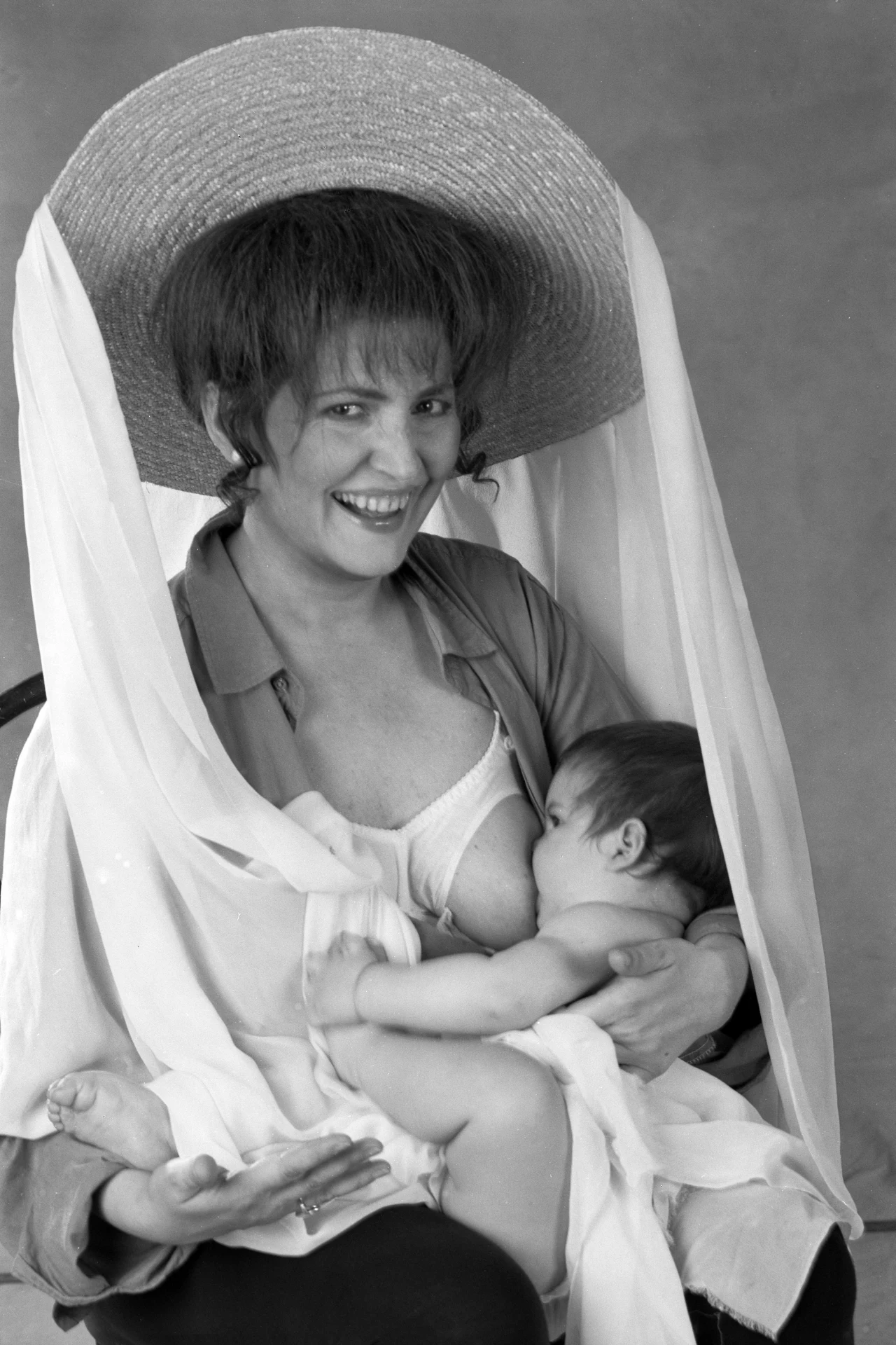 Agnieszka Fatyga z małą Michaliną, 1992 r. Agnieszka Fatyga z małą Michaliną, 1992 r.