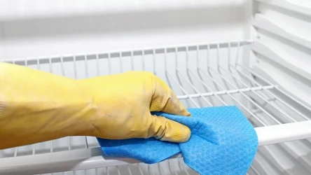 ​Nie kupuj środków do mycia lodówki. Najlepszy zrobisz samodzielnie z 2 tanich składników