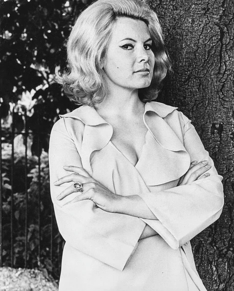 Molly Peters (1942-2017)