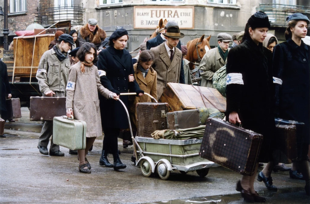 Żydzi pozostawiali po sobie dużo dobytku. Trafiał on najczęściej do ich byłych sąsiadów. Kadr z filmu "Pianista" Romana Polańskiego