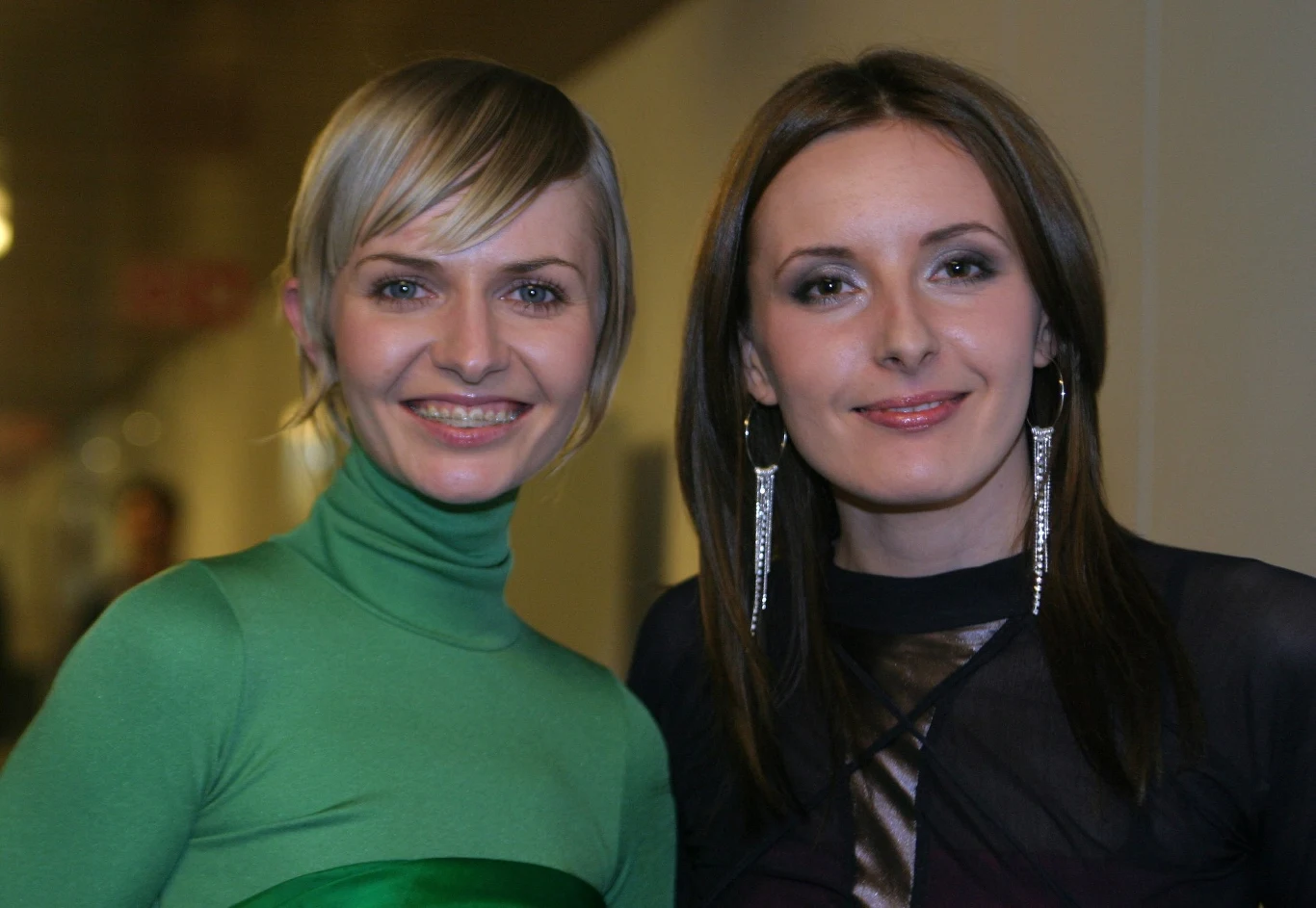 We wrześniu 1997 ukazała się kolejna płyta grupy, zatytułowana "End", która jednak nie sprzedawała się już tak dobrze jak poprzednie produkcje grupy, przynosząc tylko jeden większy przebój, "Kiedy mnie malujesz". Przekroczyła jednak nakład 100 tys. sztuk. Muzyka Varius Manx znalazła się ponadto na ścieżce dźwiękowej z filmu "Nocne Graffiti", która przyniosła kolejny wielki hit, "Ruchome piaski". Kolejne dwa lata nie przyniosły żadnych premierowych nagrań, a członkowie zespołu zajęli się własnymi projektami.