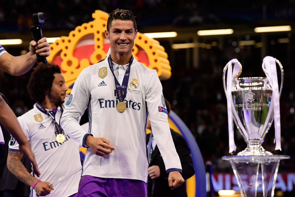 Cristiano Ronaldo (na pierwszym planie) Cristiano Ronaldo (na pierwszym planie)