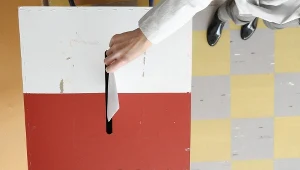 Zakończyły się głosowania w podwarszawskich gminach