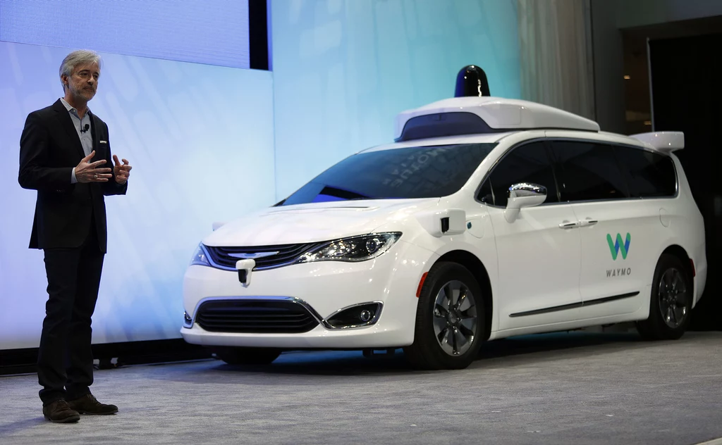 Autonomiczny Chrysler Pacifica pokazany przez Waymo w kwietniu