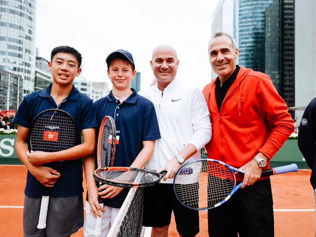 Od lewej: Chak Lam Coleman Wong, Martyn Pawelski, Andre Agassi i Alex Corretja Od lewej: Chak Lam Coleman Wong, Martyn Pawelski, Andre Agassi i Alex Corretja