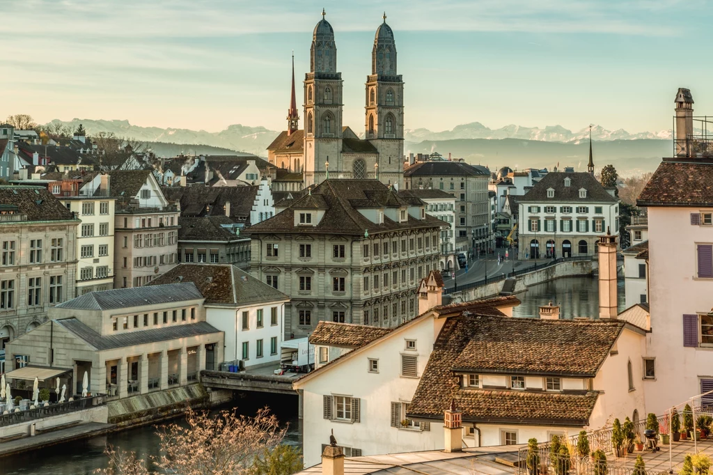 Ratusz oraz Kościół Grossmünster w Zurychu