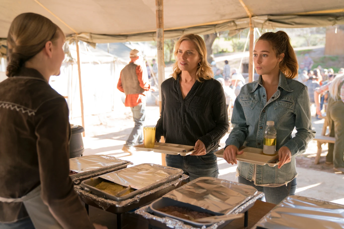 "Fear the Walking Dead": Kim Dickens (Madison), Alycia Debnam-Carey (Alicia)