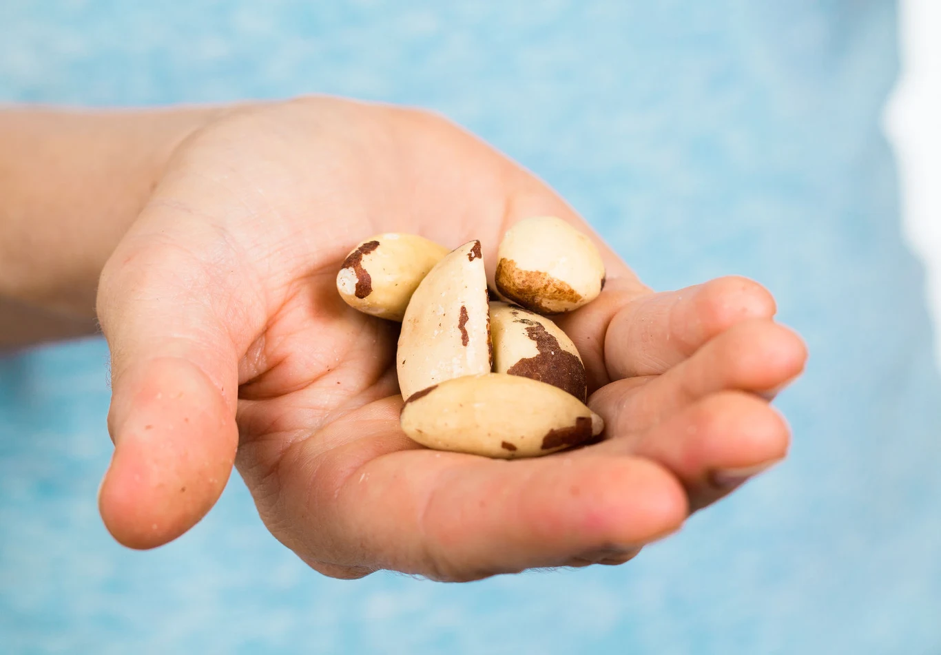 Specjaliści zalecają, by nie przekraczać 30 g dziennie, czyli zaledwie kilku sztuk.