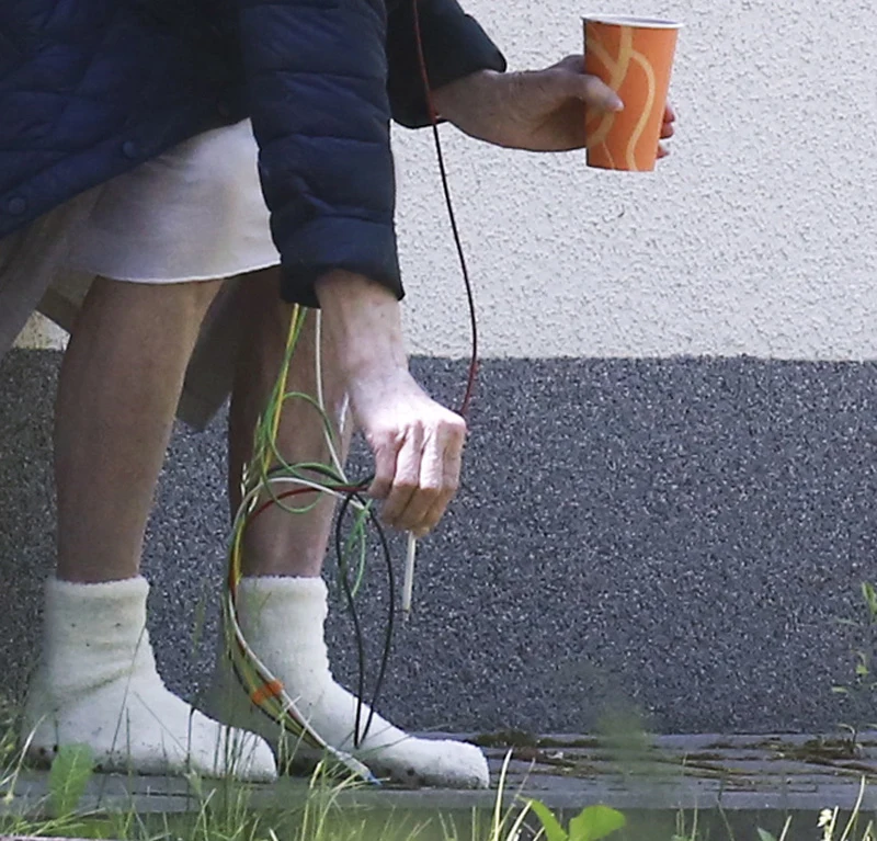 Beata Tyszkiewicz tydzień po zawale już pali! Beata Tyszkiewicz tydzień po zawale już pali!