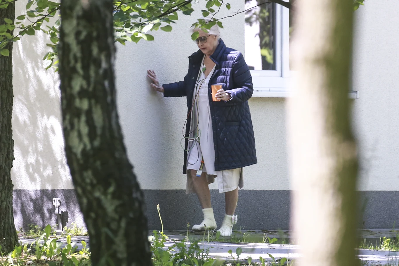 Beata Tyszkiewicz tydzień po zawale już pali! Beata Tyszkiewicz tydzień po zawale już pali!