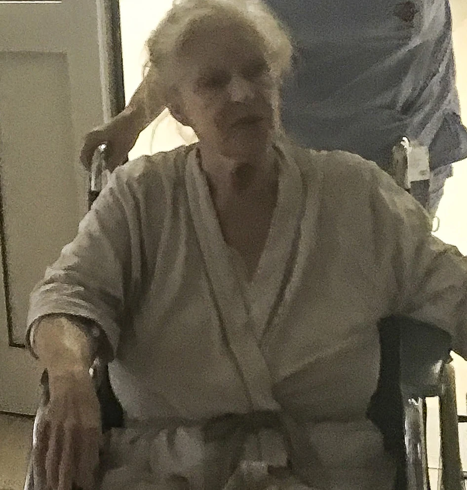 Beata Tyszkiewicz tydzień po zawale już pali! Beata Tyszkiewicz tydzień po zawale już pali!