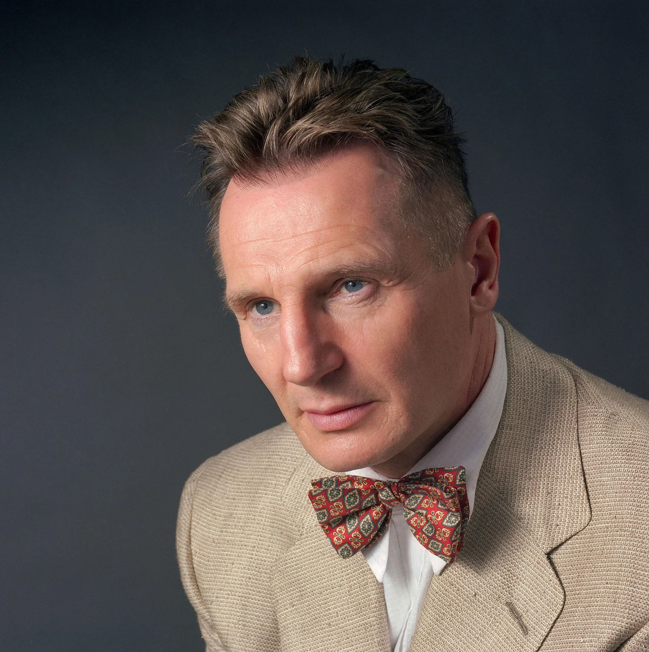 W 2004 roku Neeson wcielił się w rolę Alfreda Kinseya - człowieka, który w roku 1948 nieodwracalnie zmienił amerykańską kulturę, publikując książkę „Sexual Behaviour in the Human Male”. Przeprowadzając wywiady z tysiącami ludzi, pytając ich o najbardziej intymne aspekty ich życia, Kinsey uwolnił społeczeństwo od ciężaru sekretów i wstydu, społeczeństwo, którego seksualne praktyki były przedmiotem najbardziej strzeżonego tabu.

"Liam to człowiek niezwykle obdarzony przez naturę, to urodzony przywódca. Jest jak delikatny olbrzym, z ponadprzeciętnymi aktorskimi zdolnościami do wyrażania najbardziej skomplikowanych wewnętrznych przeżyć postaci, które portretuje na ekranie" - przyznaje reżyser Bill Condon.

Aby uwiarygodnić swojego bohatera, aktor musiał się trochę... garbić. "Kinsey miał niesamowite włosy, które sterczały jak pole pszenicy i samo to zdradzało już jakąś cząstkę jego osobowości. Trudno to wyjaśnić, ale to mi uświadomiło, że było w nim coś z artysty. Jako dziecko cierpiał na krzywicę, co zaowocowało skrzywieniem kręgosłupa. Musiałem więc przyjąć lekko zgarbioną postawę" - przyznał Neeson.