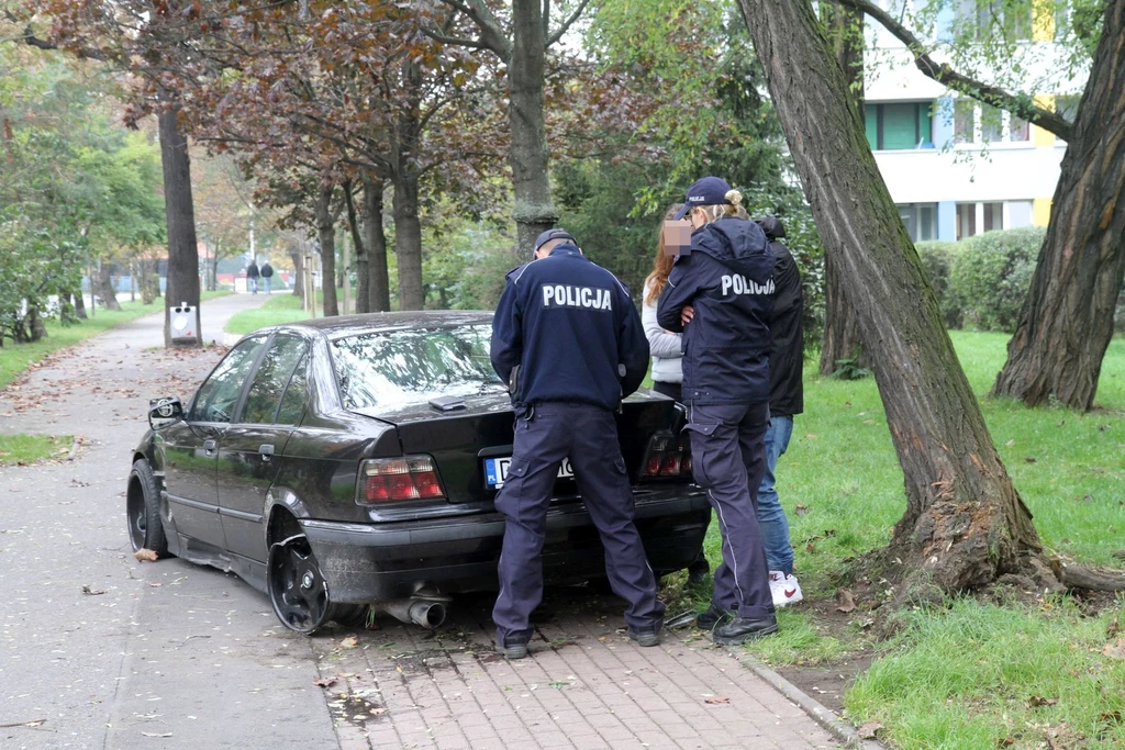 Kierowca tego BMW miał prawo jazdy od miesiąca