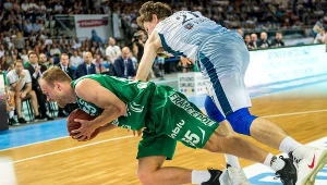  Zawodnik Polskiego Cukru Toruń Bartosz Diduszko (P) i Łukasz Koszarek (L) ze Stelmetu BC Zielonej Góry 
