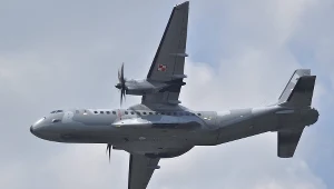 Wojskowa CASA podniebnym taxi ministrów