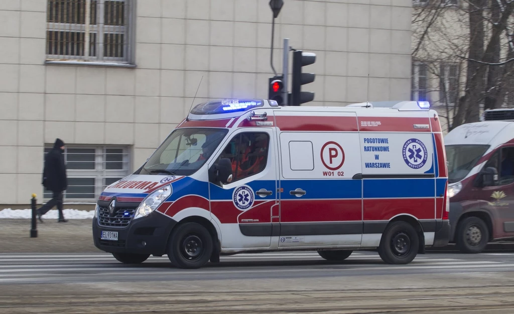 Karetki będą zawsze jeździć z pacjentem na syngale w ramach protestu