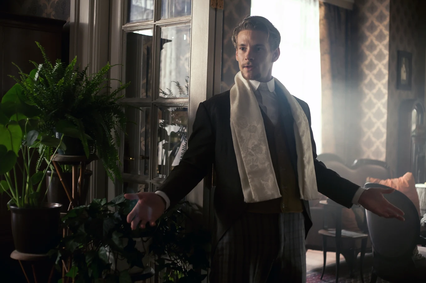 Świetną passę kontynuował Fabijański rolą Zbyszka w kostiumowych "Paniach Dulskich" Filipa Bajona. Współpraca z reżyserem układała się na tyle owocnie, że aktor zagra główną rolę kaszubskiego chłopca, który zakochuje się w niemieckiej arystokratce w kolejnym obrazie reżysera - "Kamerdynerze".