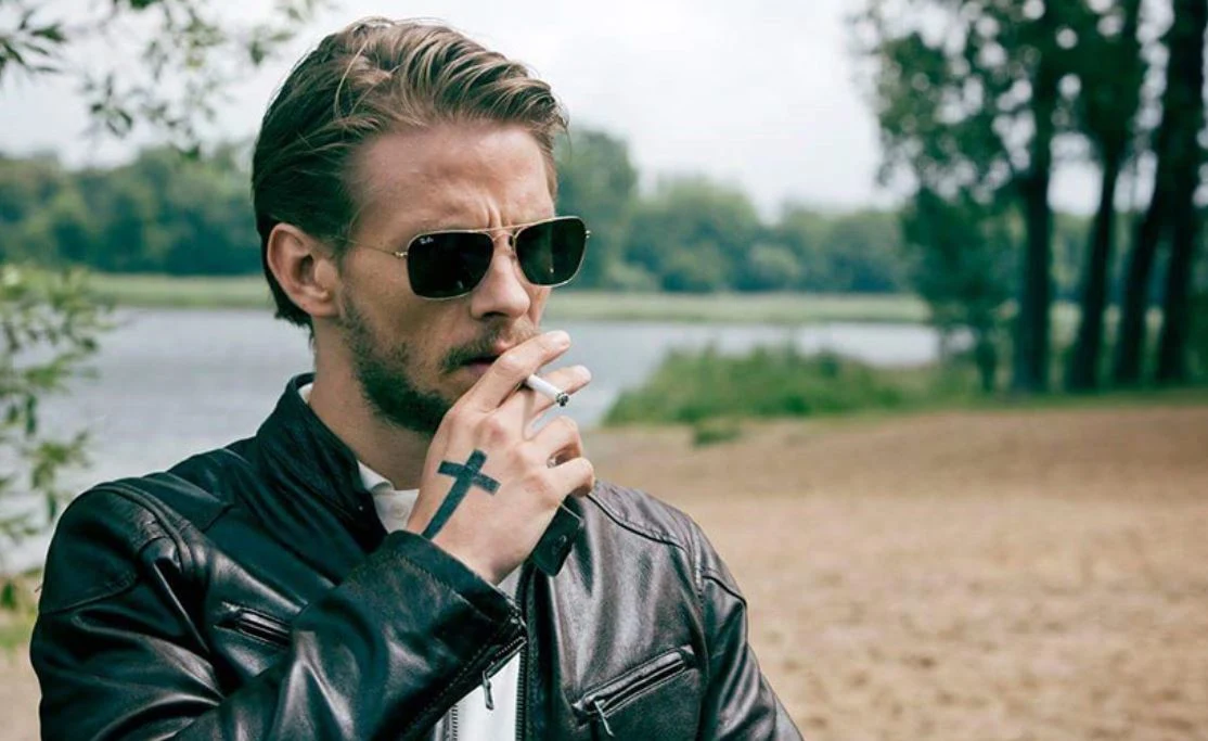 Wyrazistą kreację lokalnego gangstera Adriana Kusia stworzył też w kolejnej ambitnej propozycji telewizyjnej - nagradzanym serialu Canal+ "Belfer".