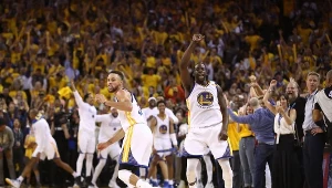 Koszykarze Golden State Warriors triumfują