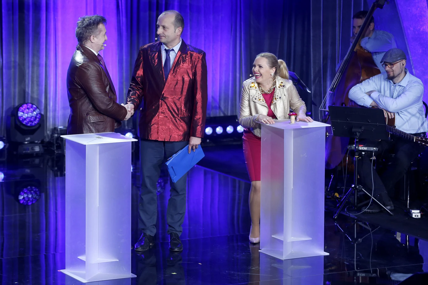 Magdalena Stużyńska na scenie z Kabaretem Moralnego Niepokoju (maj 2017)