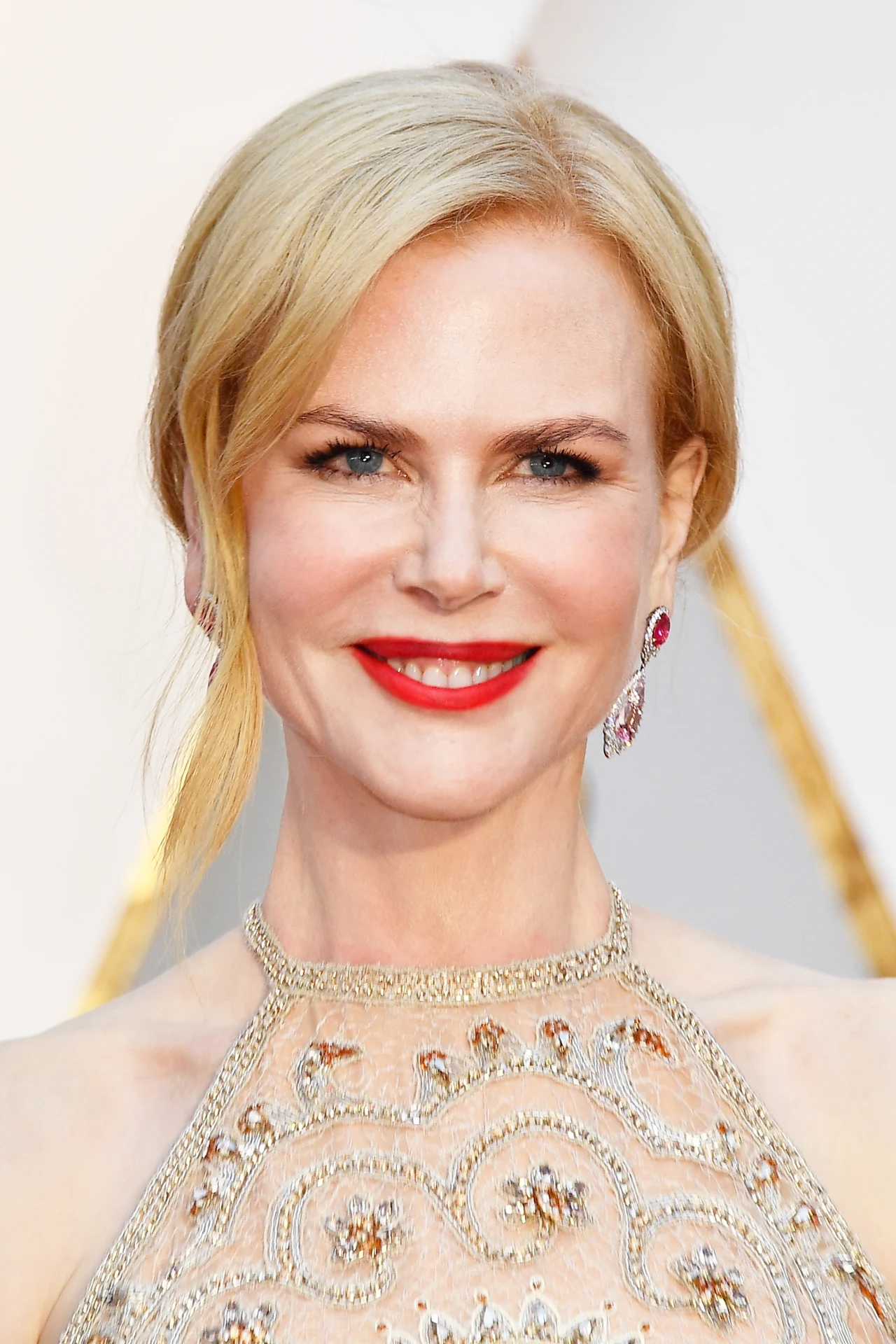 Nos poprawiła sobie już w latach 90. Potem zaczęła wygładzać twarz. Dzisiaj Nicole Kidman przypomina posąg z marmuru.