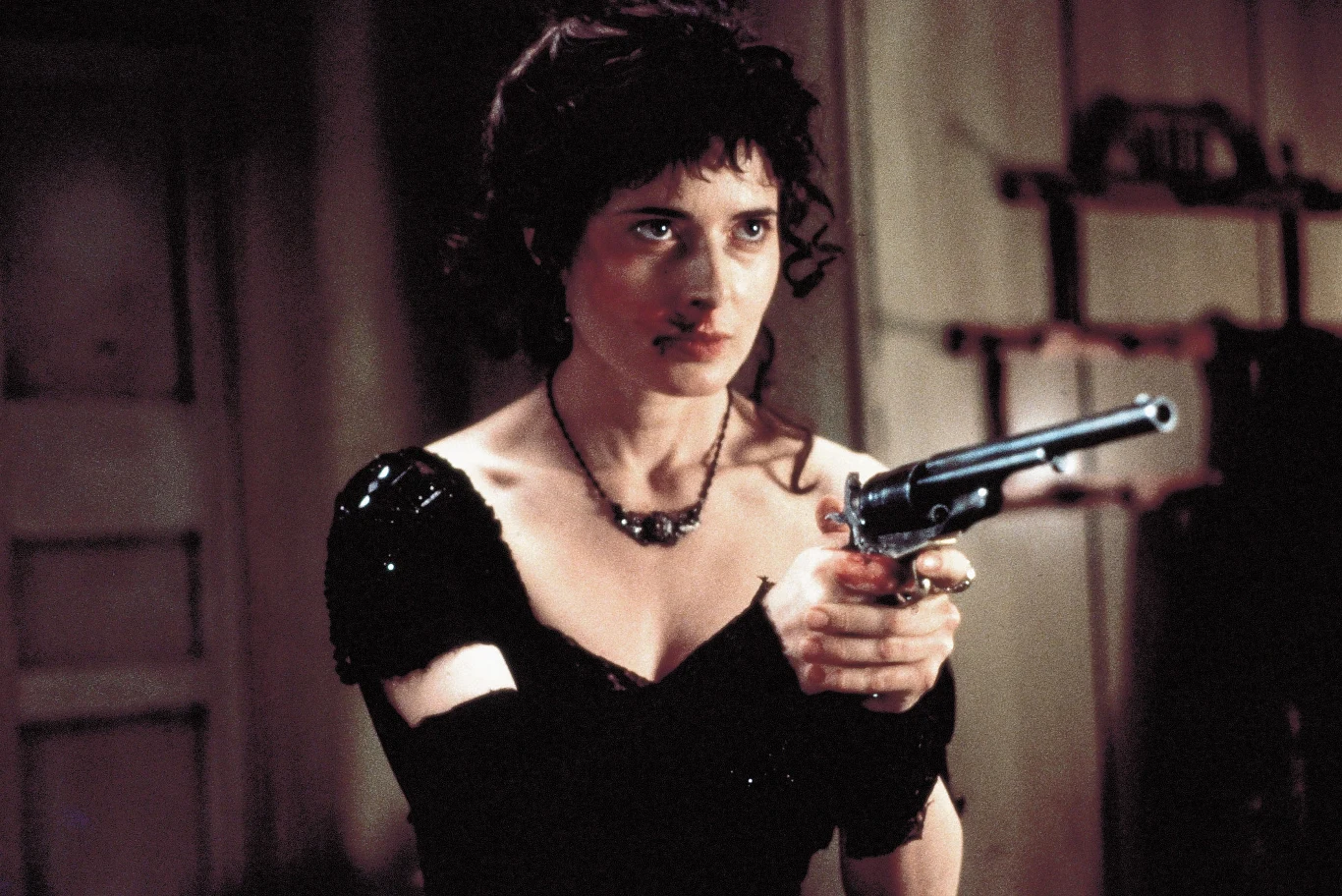 Z kolei w westernie "Wyatt Earp" (1994) zagrała niewielką rolę Mary Katherine Horony Cummings.
