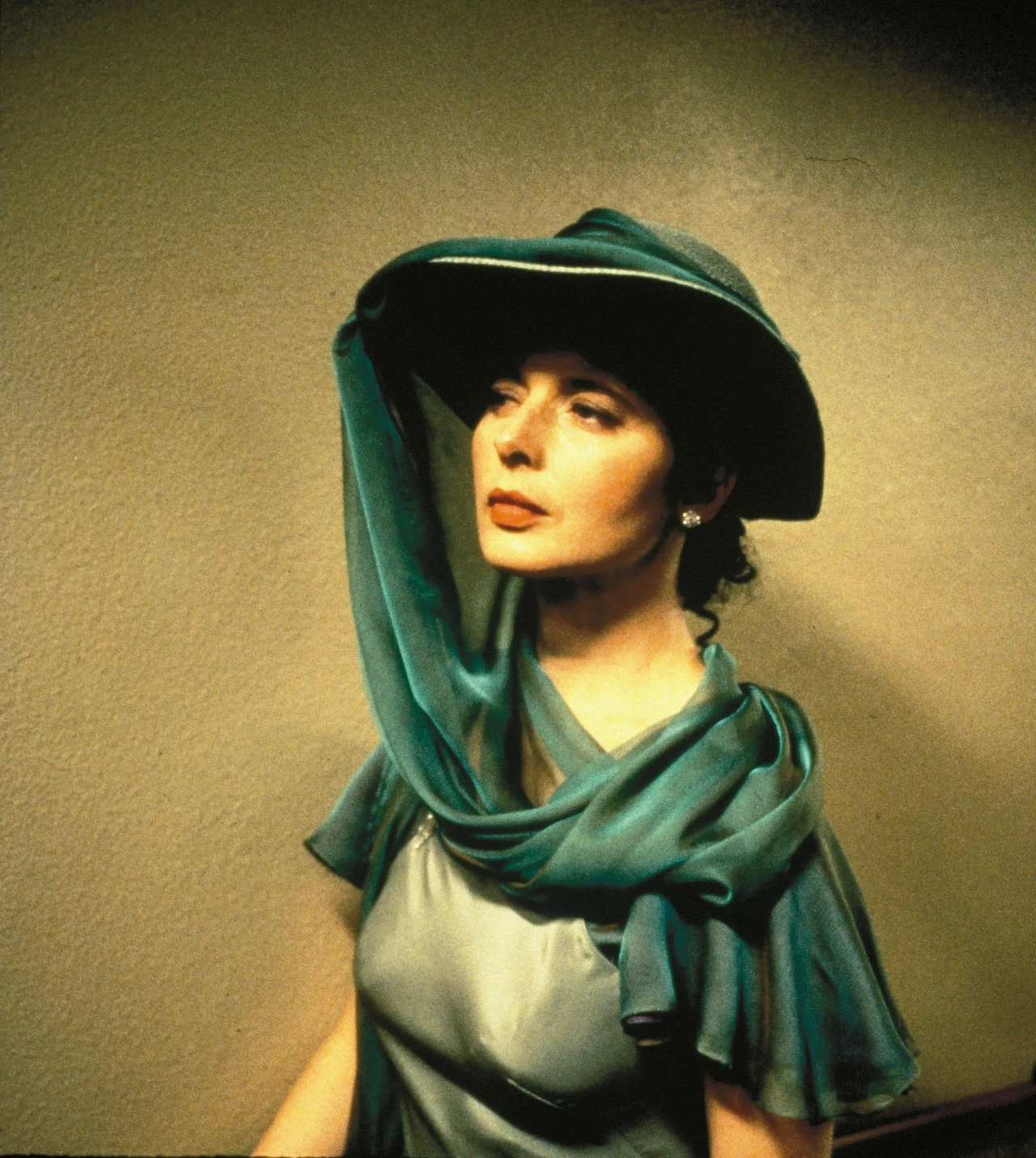 W "Wielkim otwarciu" (1986) Stanleya Tucciego, opowiadającym historię rodziny włoskich emigrantów, Rossellini przypomina wielkie diwy włoskiego kina.
