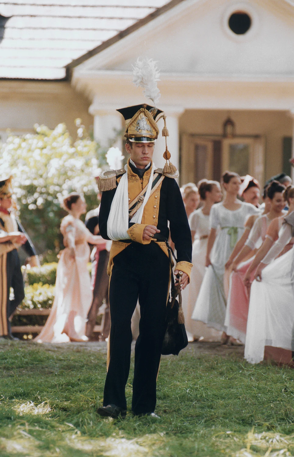 Jeszcze wszyscy mieli go w pamięci jako dzielnego żołnierza, a on już zachwycił kolejną kreacją. W ekranizacji "Pana Tadeusza" (1999) Andrzeja Wajdy zagrał tytułową rolę młodego Soplicy.