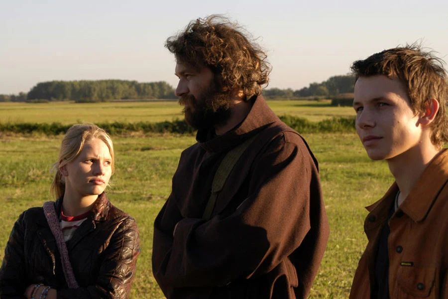 W "Kto nigdy nie żył..." (2006) Andrzeja Seweryna artysta wcielił się w młodego, charyzmatycznego księdza, który dowiaduje się, że jest nosicielem wirusa HIV.