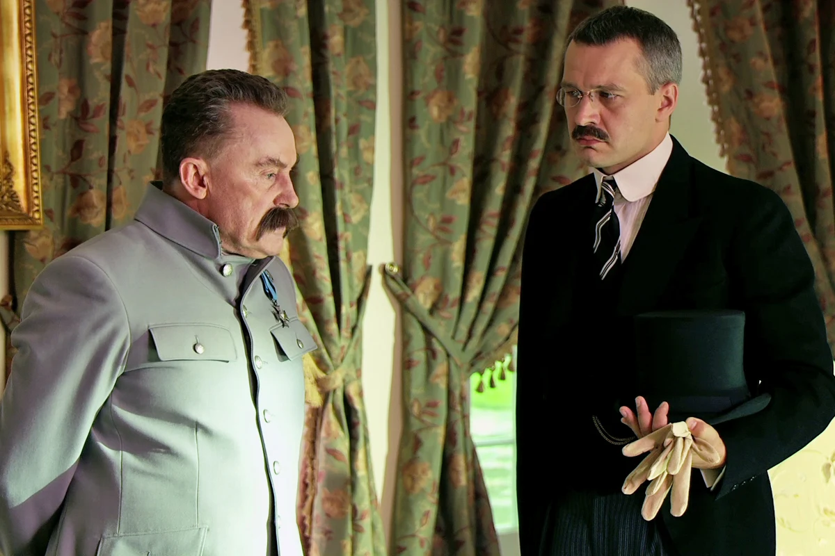 W zmieszanej z błotem przez krytyków filmowych "1920 Bitwie Warszawskiej" (2011) Jerzego Hoffmana, gdzie zagrał niewielką rólkę, premiera Władysława Grabskiego.