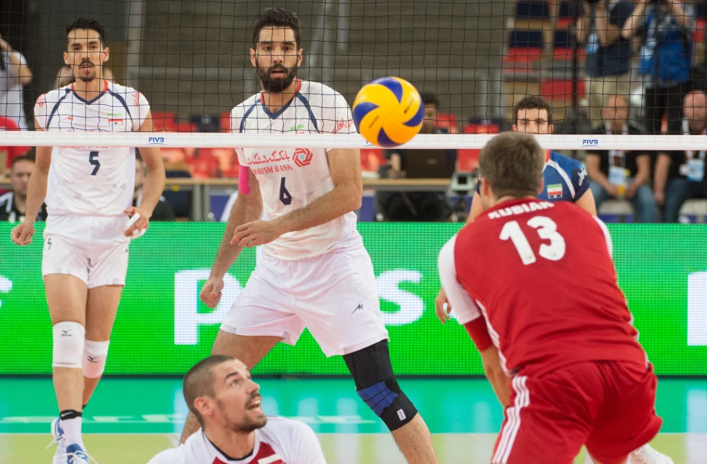 Polacy (czerwone stroje) nie dali szans swoim rywalom