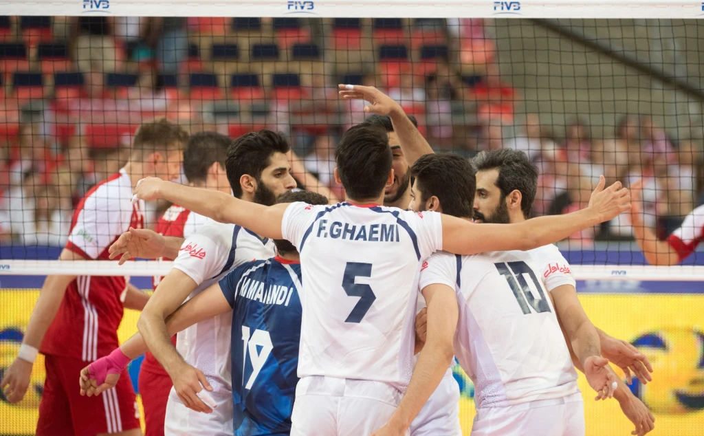 Polacy (czerwone stroje) nie dali szans swoim rywalom