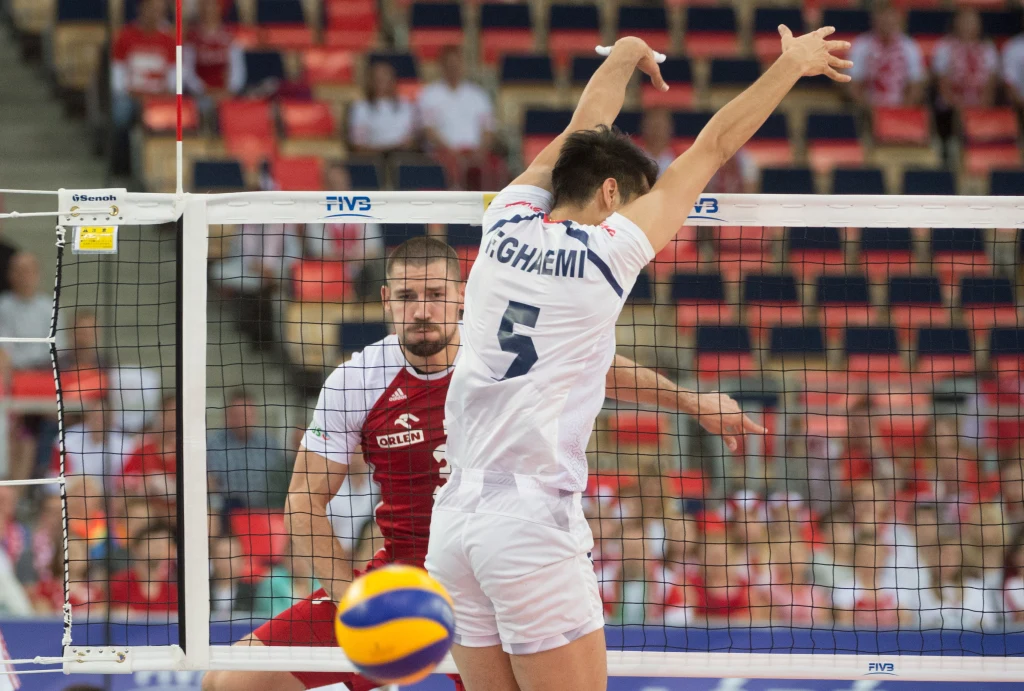 Polacy (czerwone stroje) nie dali szans swoim rywalom