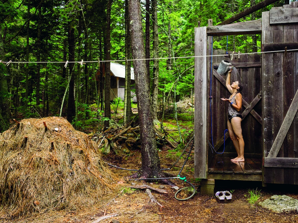 Tytuł: „Cabin Porn. Podróż przez marzenia, lasy i chaty na krańcach świata”. Autorzy: Zach Klein, Steven Leckart, Noah Kalina. Przekład: Ewa Wojtych. Premiera: 24 maja 2017. Wydawnictwo Smak Słowa