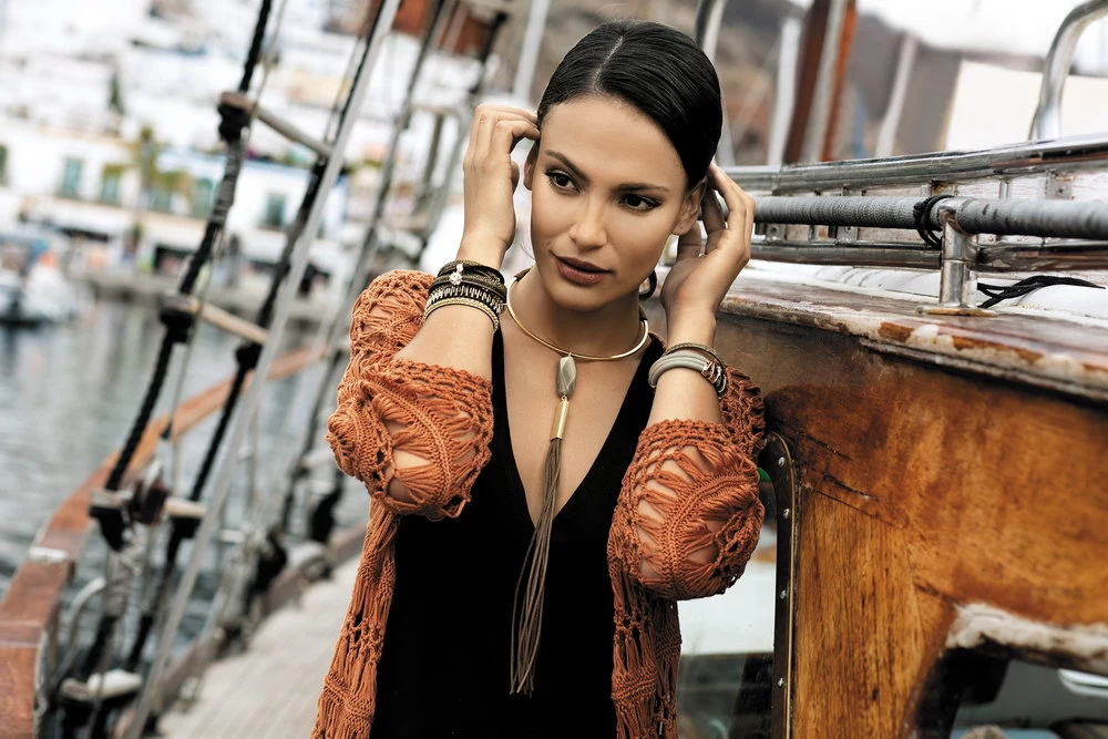 Modelka: Shalana Santana. Kuba Fabirkiewicz (fotograf), Julita Waloszek z Tolosmodels (produkcja i stylizacja) oraz Anna Oramus (make up&włosy). Asystował Grolsky Life.