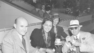 Samuel Goldwyn i Jack Warner z żoną w Hollywood (1935 rok)
