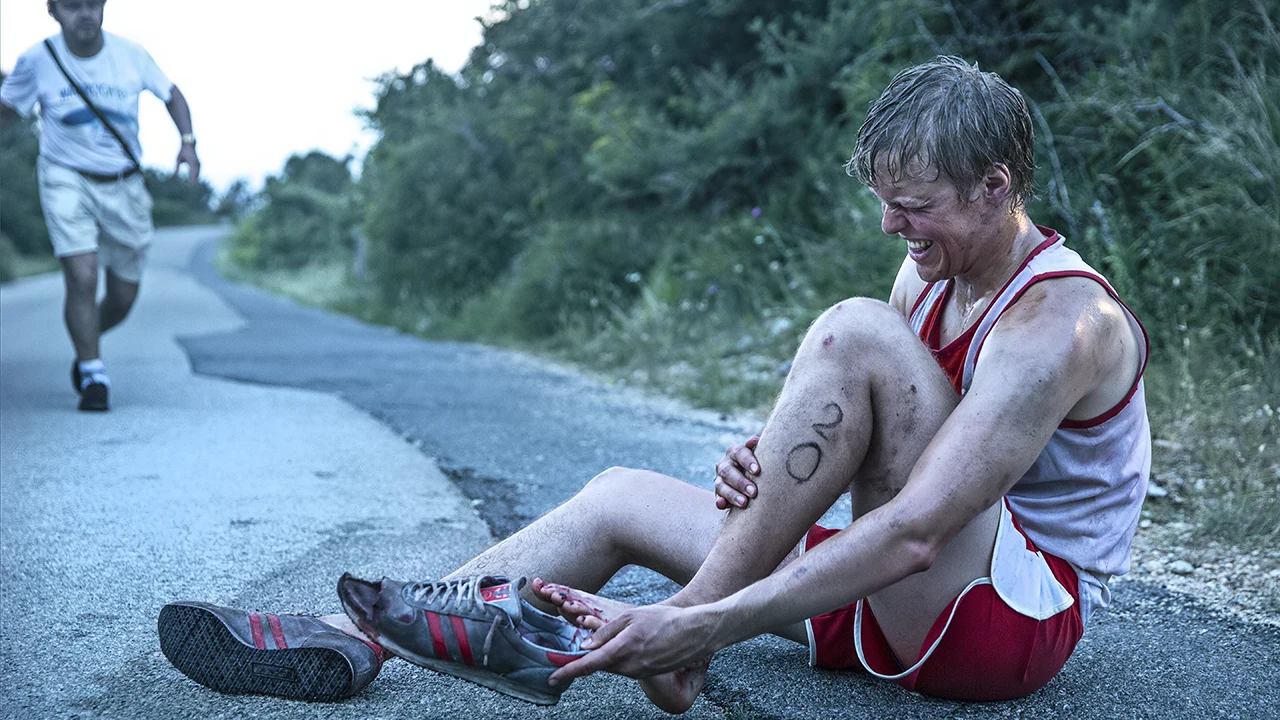 "Jest trochę różnica między tym, jak biega się normalnie, a jak biega się do kamery. Jednak trzeba trochę dołożyć dynamiki. Tak samo jest w pływaniu" - przyznał Gierszał.

 