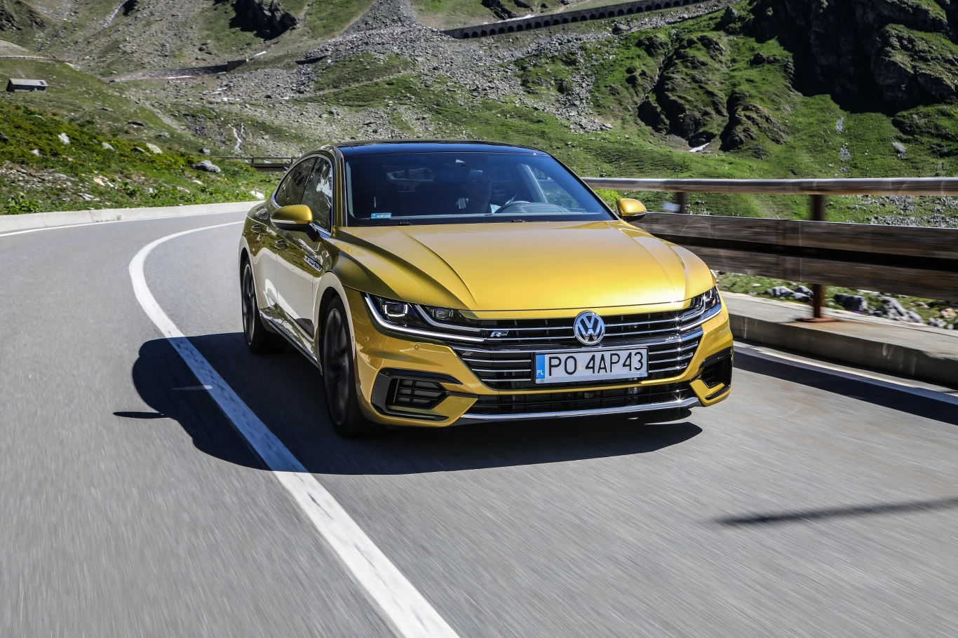 Volkswagen Arteon w Alpach