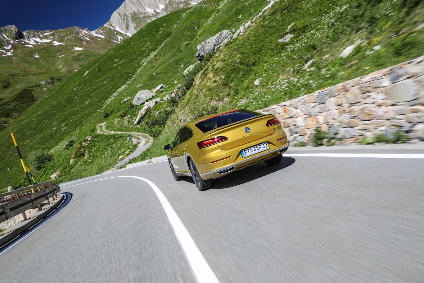 Volkswagen Arteon w Alpach