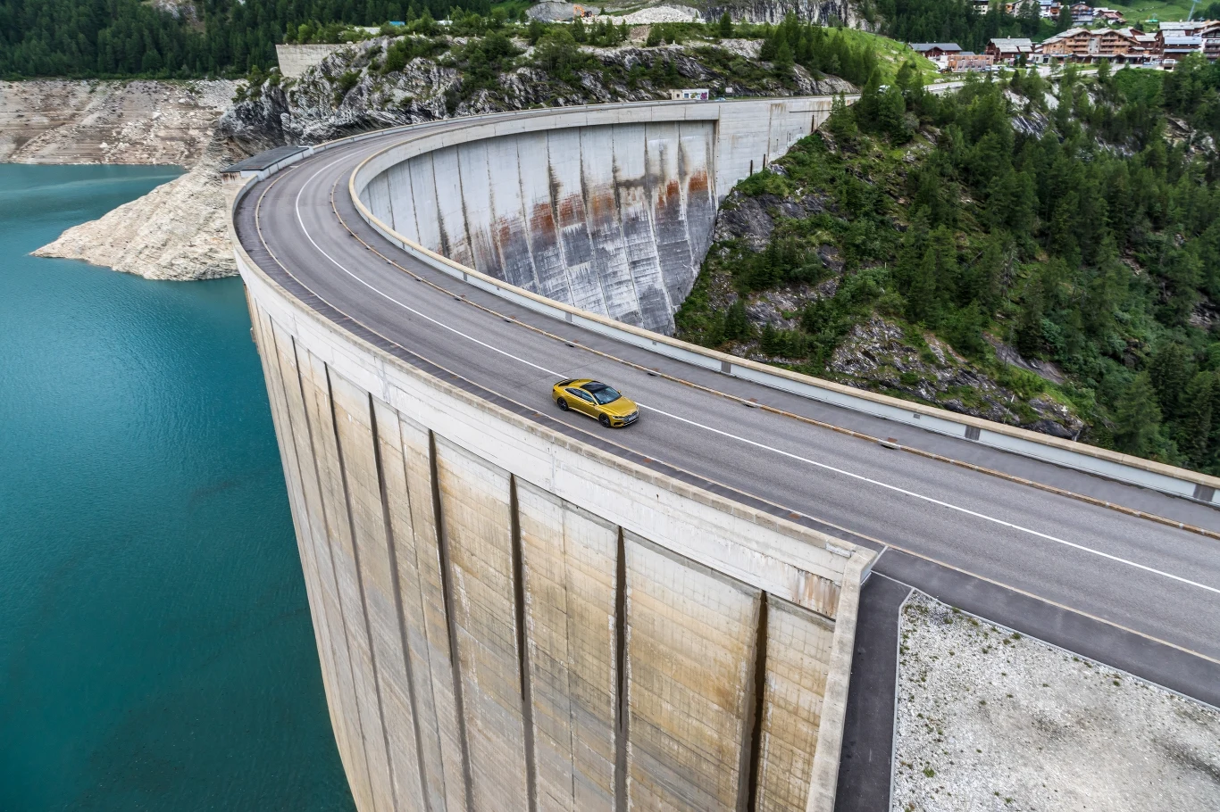 Volkswagen Arteon w Alpach