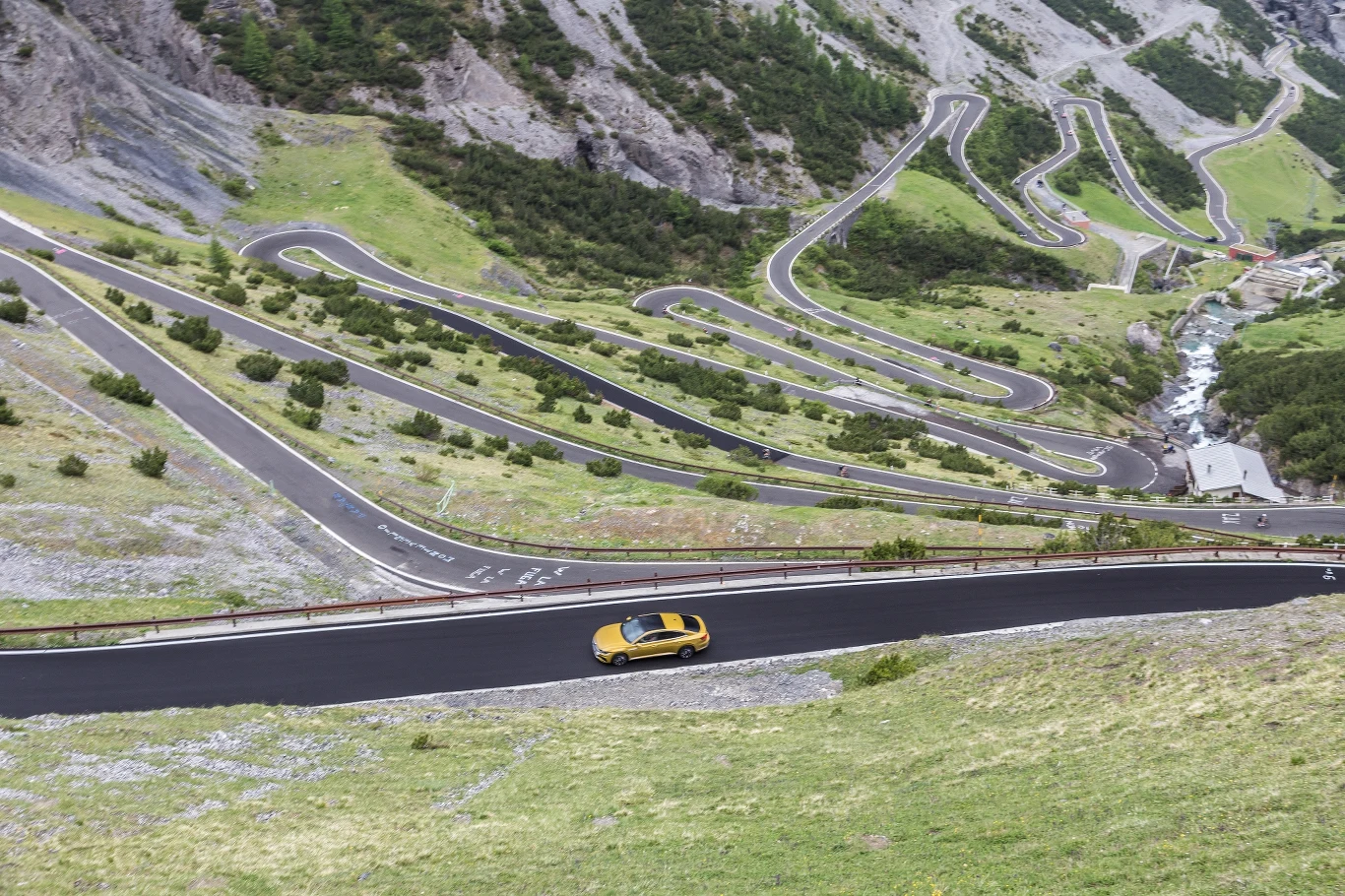 Volkswagen Arteon w Alpach