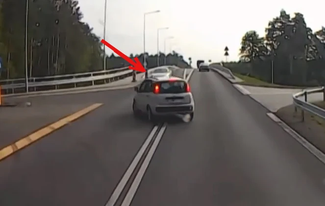 Dopiero w tym miejscu kierowca Hyudnaia rozpoczyna hamowanie