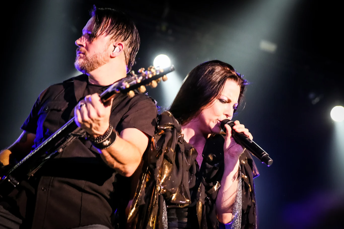 Amerykańska formacja przyleciała na jedyny koncert w Polsce prosto z festiwalu muzycznego Graspop Metal Meeting w belgijskim Dessel. Warszawski występ był częścią trasy promującej ostatni album Evanescence Amerykańska formacja przyleciała na jedyny koncert w Polsce prosto z festiwalu muzycznego Graspop Metal Meeting w belgijskim Dessel. Warszawski występ był częścią trasy promującej ostatni album Evanescence